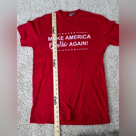 Unisex Size Small Red Graphic T-Shirt GUC - Picture 5 of 6